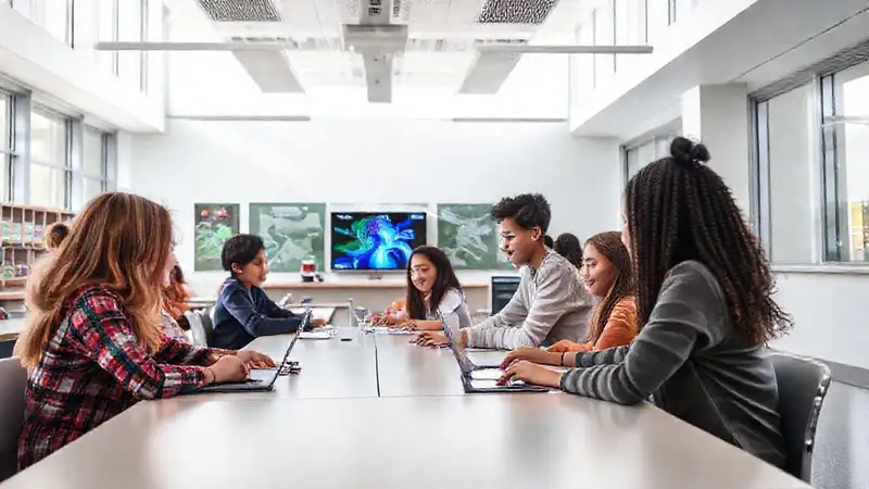 Aula moderna: estudiantes activos y digitales